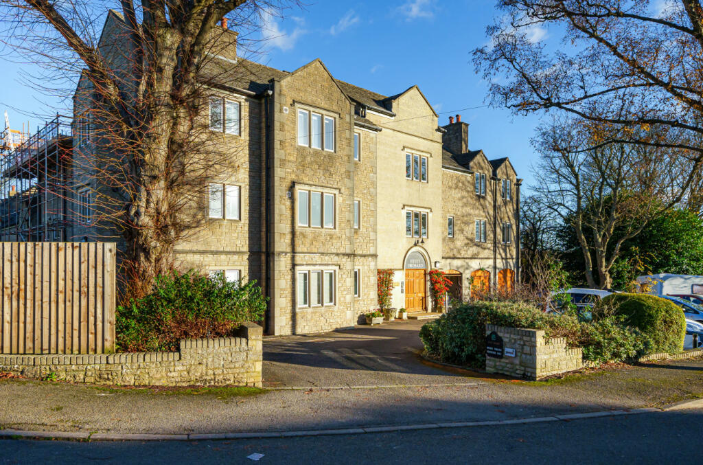 2 bedroom flat for sale in Hyett Close, Painswick, Stroud, GL6