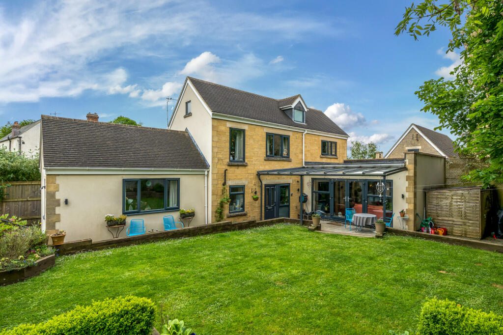 3 bedroom detached house for sale in Cheltenham Road, Painswick, Stroud