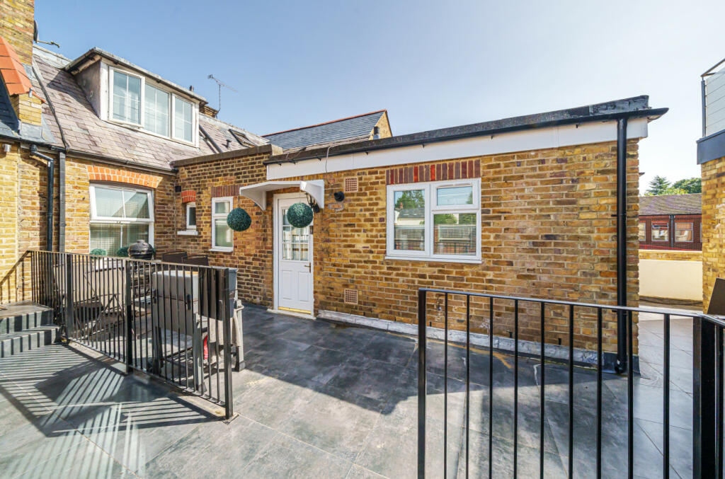 2 bedroom for sale in Berks Hill, Rickmansworth, WD3