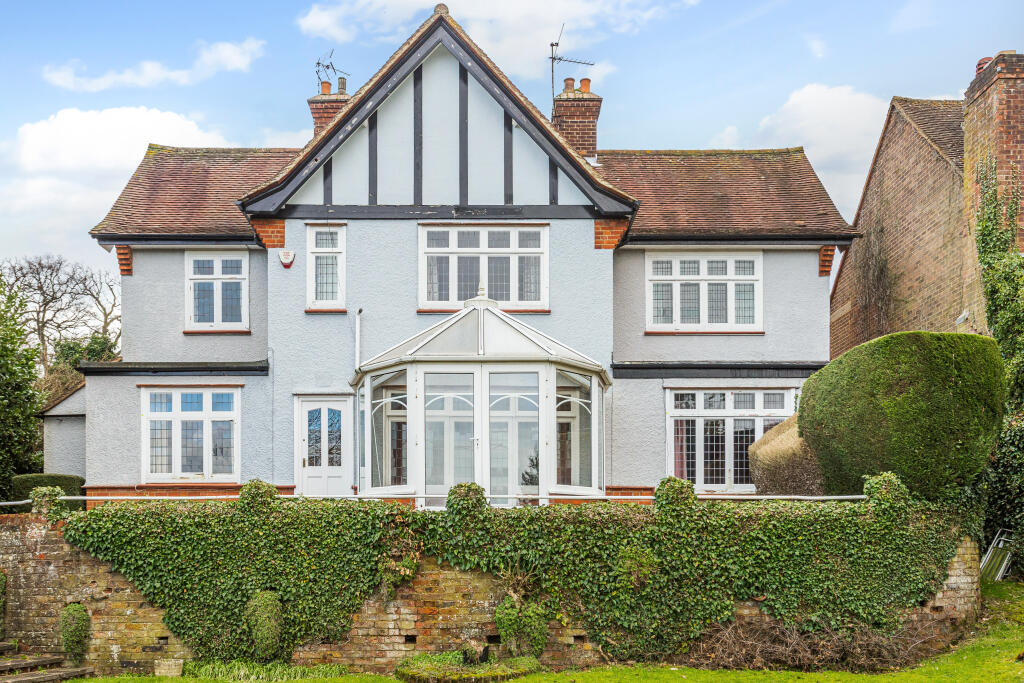 4 bedroom detached house for sale in Old Chorleywood Road