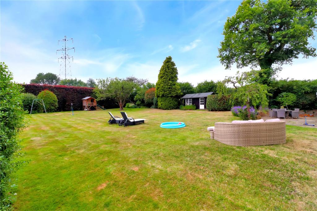 5 bedroom detached house for sale in Great Sarratt Hall Cottage