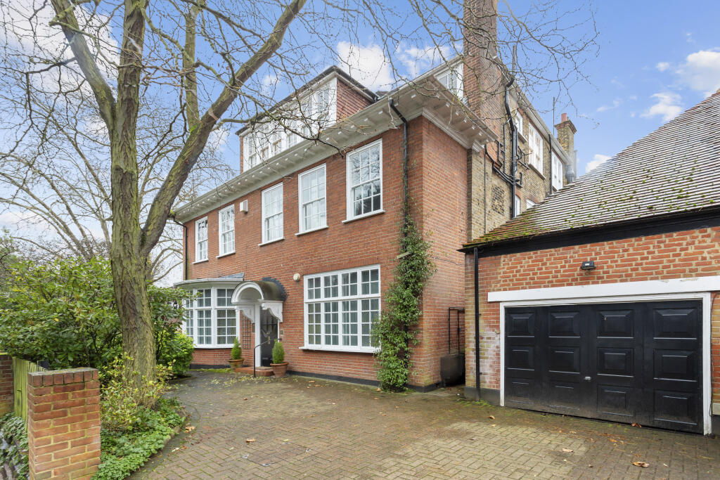 4 bedroom flat for sale in Redington Road, London, NW3