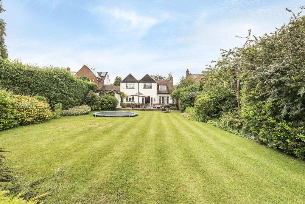 Detached to rent on Highfield Way Rickmansworth WD3