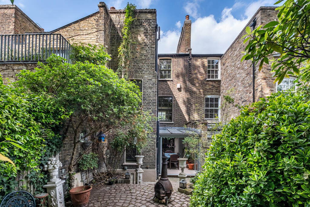 Main image of property: Tottenham Road, London, N1