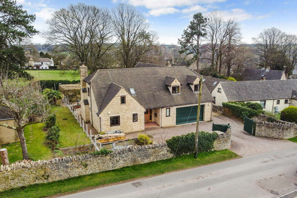 5 bedroom detached house for sale in Chalford Hill, Stroud, GL6