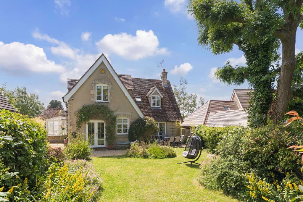 Main image of property: Beacon Lane, Haresfield, GL10