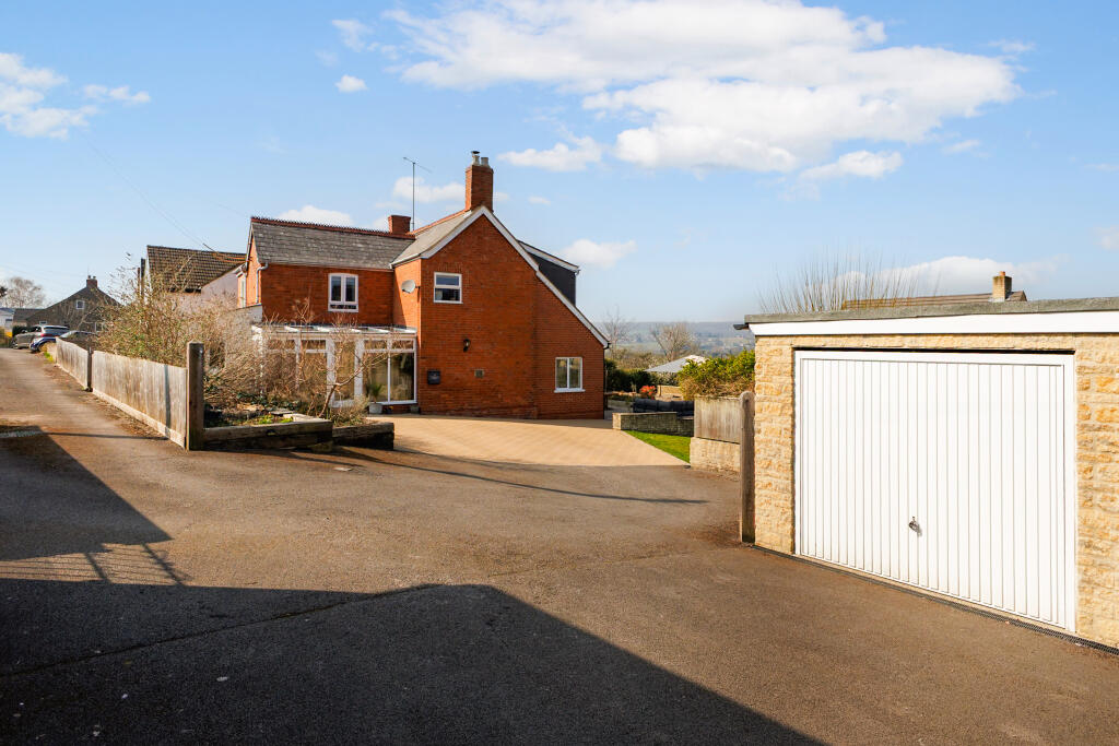 Main image of property: Middle Leazes, Stroud, GL5