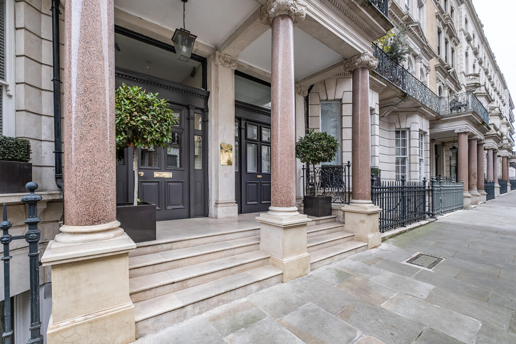 Main image of property: De Vere Gardens, LONDON, W8