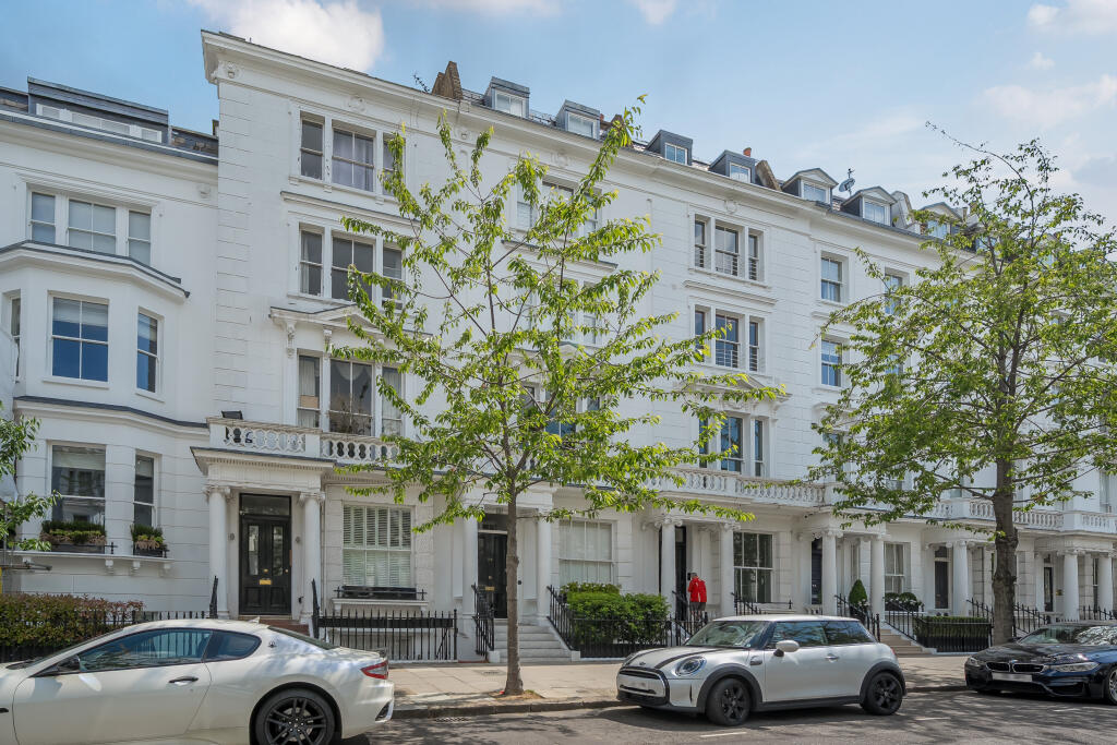 Main image of property: Palace Gardens Terrace, London, W8