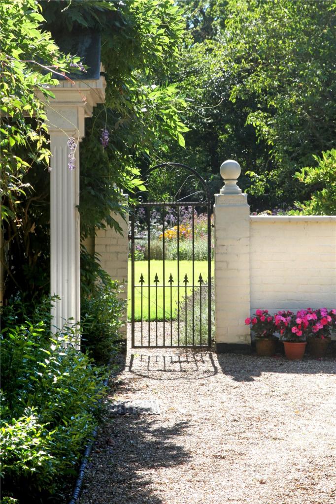 4 bedroom house for sale in Woodside Road, Winkfield, Windsor