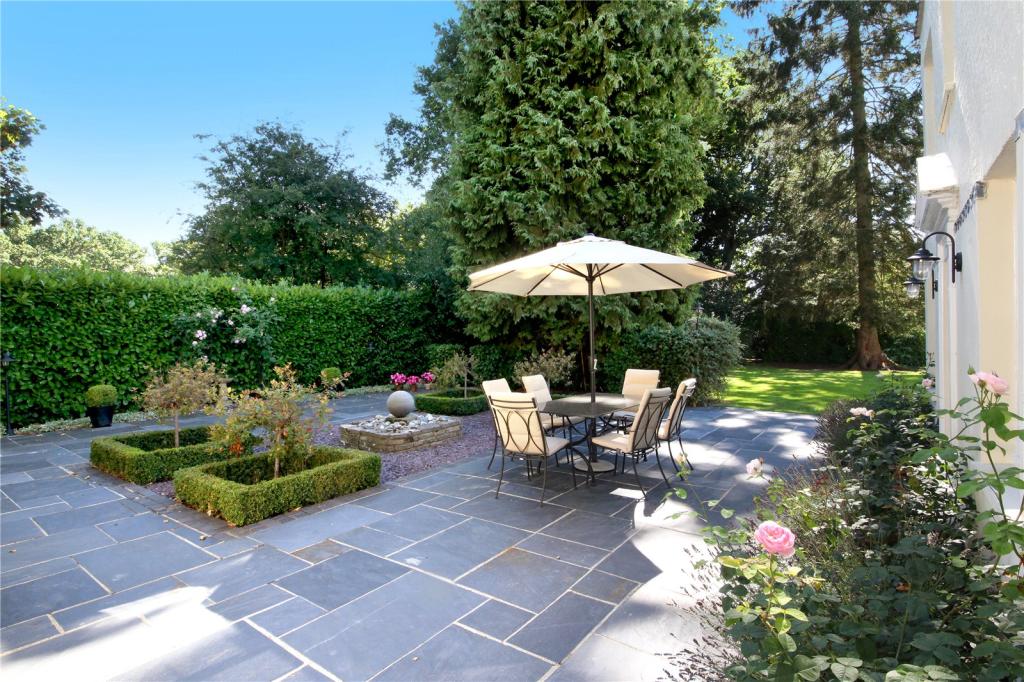 4 bedroom house for sale in Woodside Road, Winkfield, Windsor