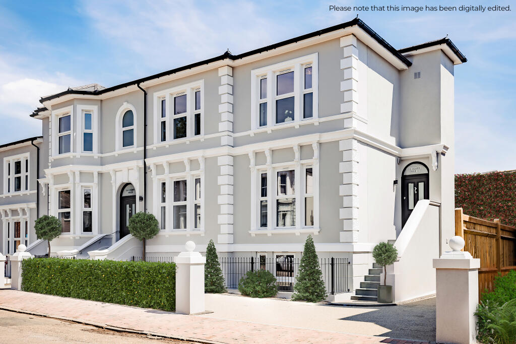 4 bedroom terraced house for sale in Garlinge Road, Tunbridge Wells, TN4