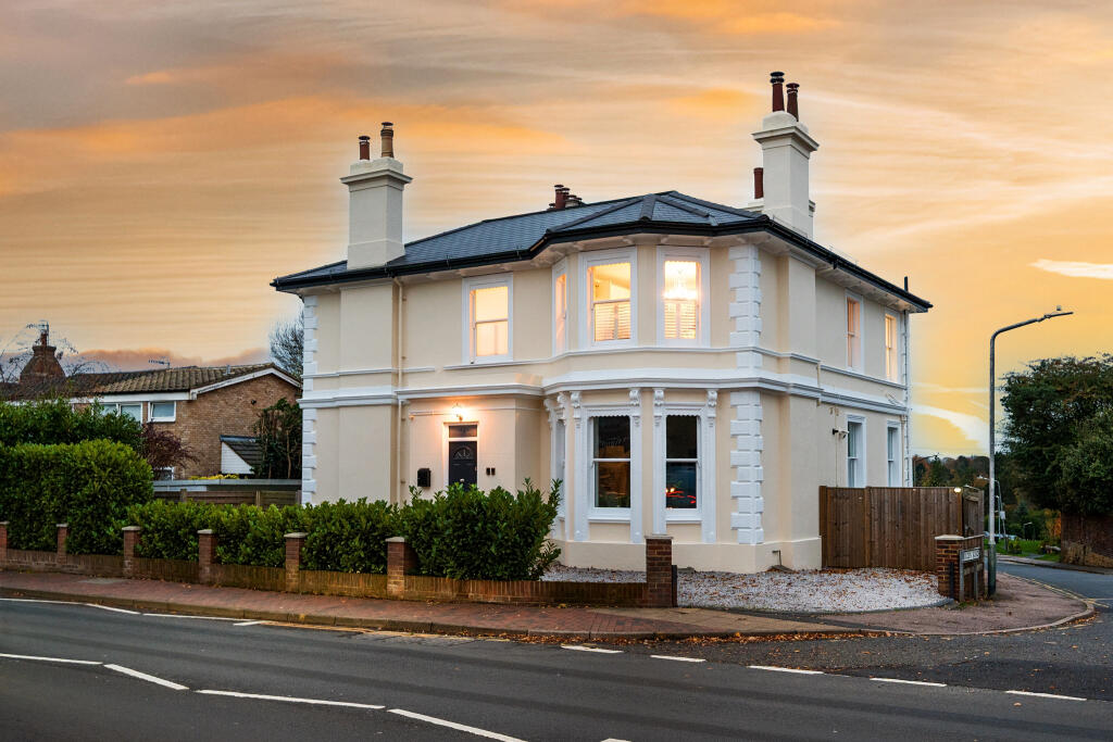 Main image of property: London Road, Southborough, TN4