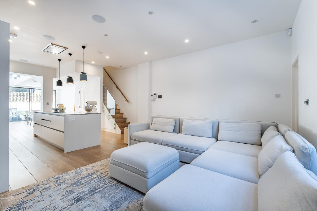 Main image of property: Cambridge Street, LONDON, SW1V