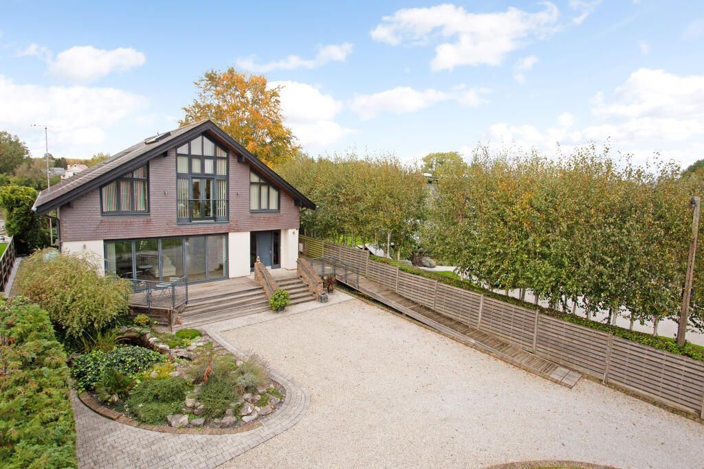 4 bedroom detached house for sale in Hamm Court, Weybridge, KT13