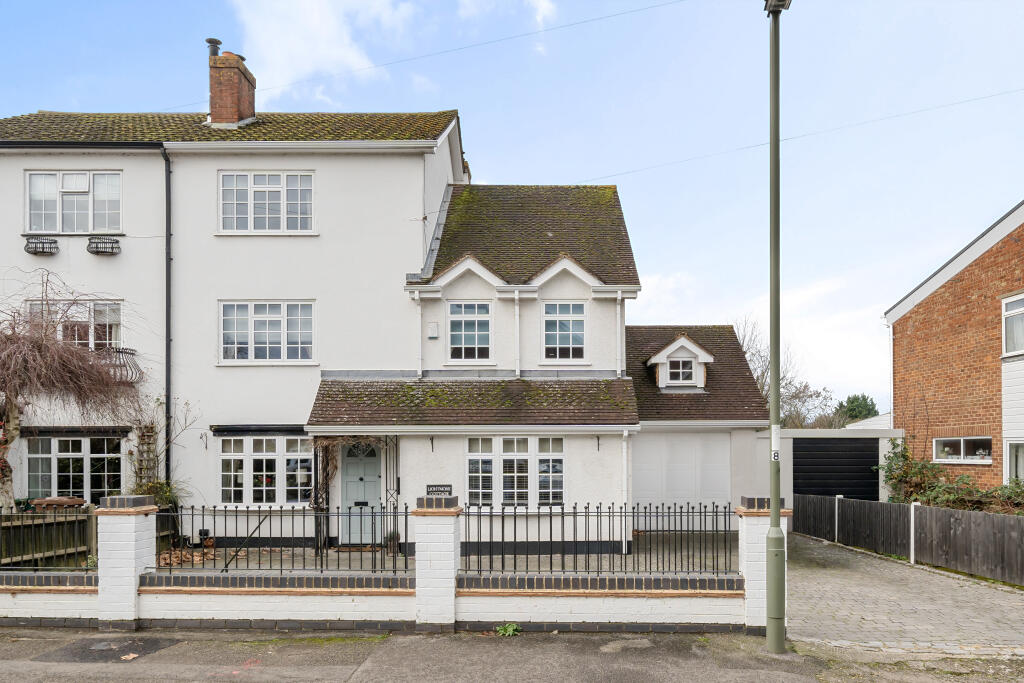 5 bedroom semidetached house for sale in Manygate Lane, Shepperton, TW17