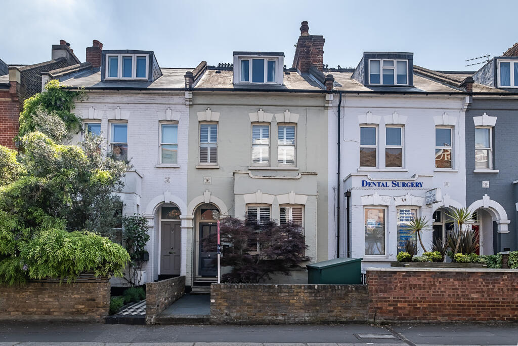 Main image of property: Sheen Road, Richmond, TW9