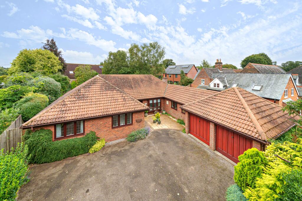 4 bedroom detached bungalow for sale in Oxford Road, Sutton Scotney, SO21