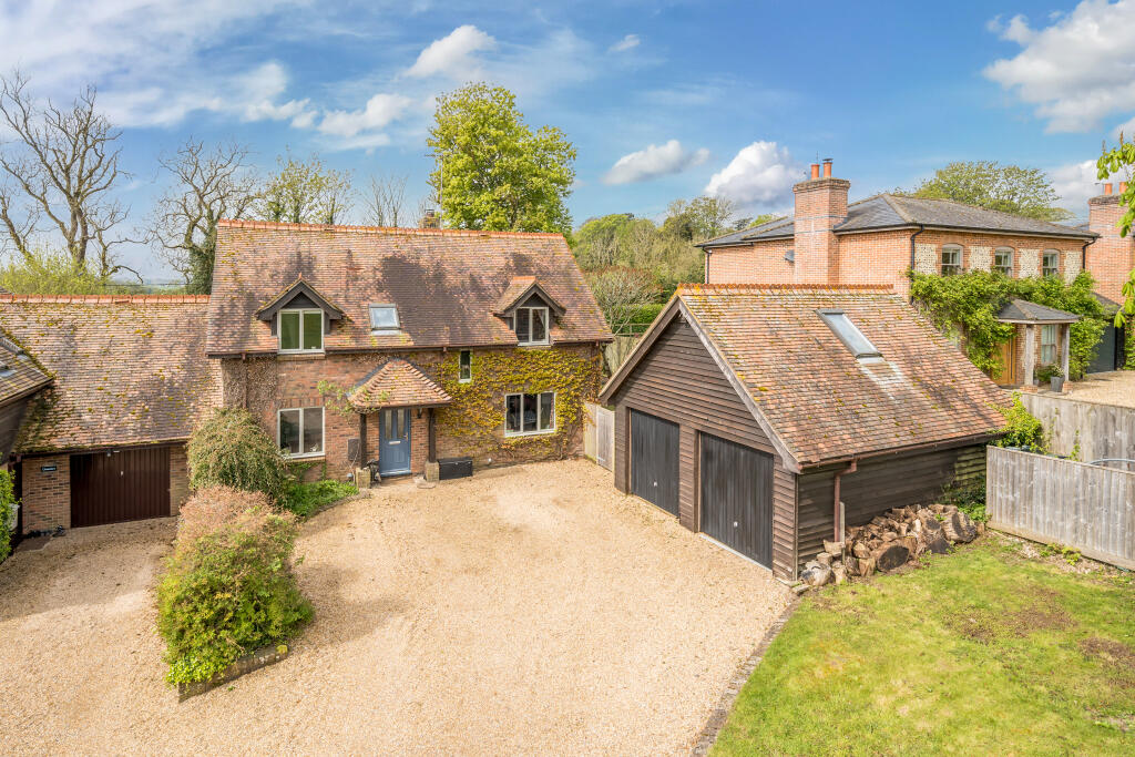 4 bedroom link detached house for sale in Bighton, Alresford, SO24