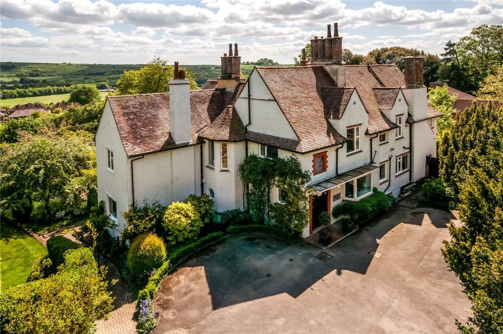 6 bedroom detached house for sale in Quarry Road, Winchester, Hampshire