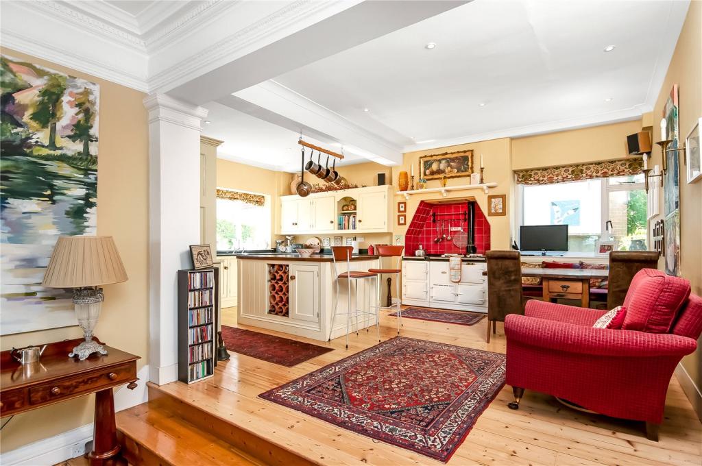 6 bedroom detached house for sale in Quarry Road, Winchester, Hampshire