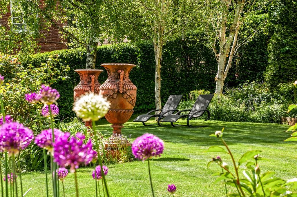 6 bedroom detached house for sale in Quarry Road, Winchester, Hampshire