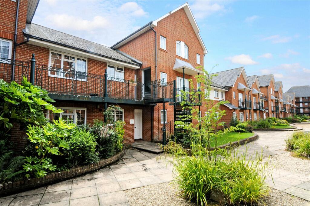 2 bedroom flat for sale in St. Leonards Road, Windsor, SL4