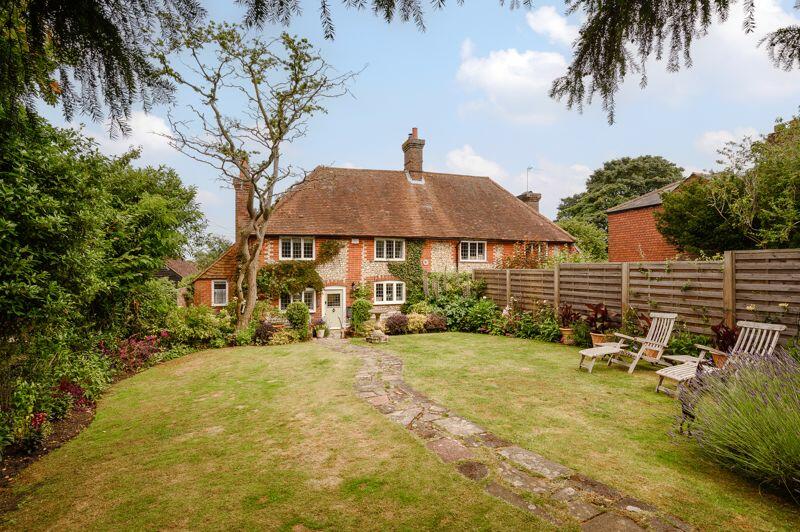 2 bedroom semidetached house for sale in East Clandon, GU4