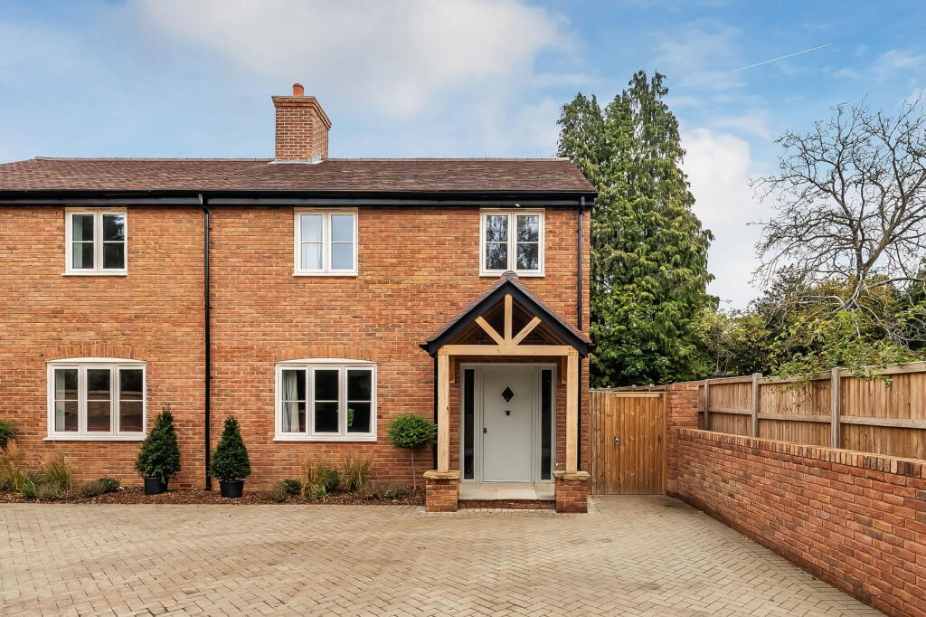 Main image of property: Cobb Cottage, 2 Paddock Grove, Effingham