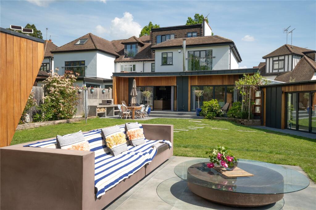 Main image of property: Newnham Close, Loughton, Essex, IG10