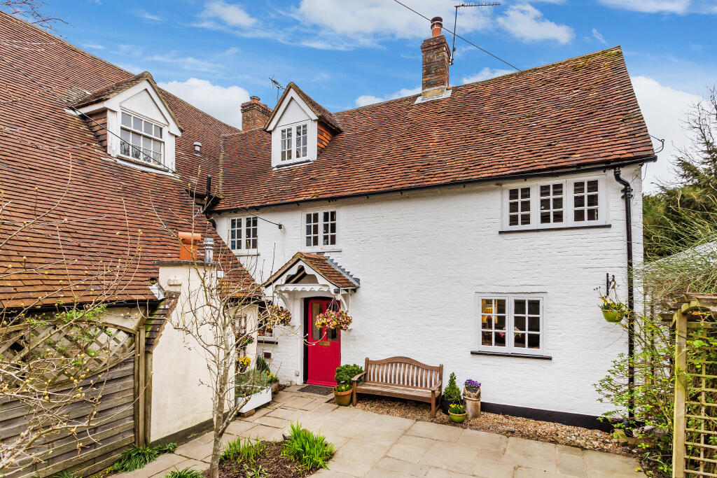 4 bedroom house for sale in Holybourne, Alton, GU34