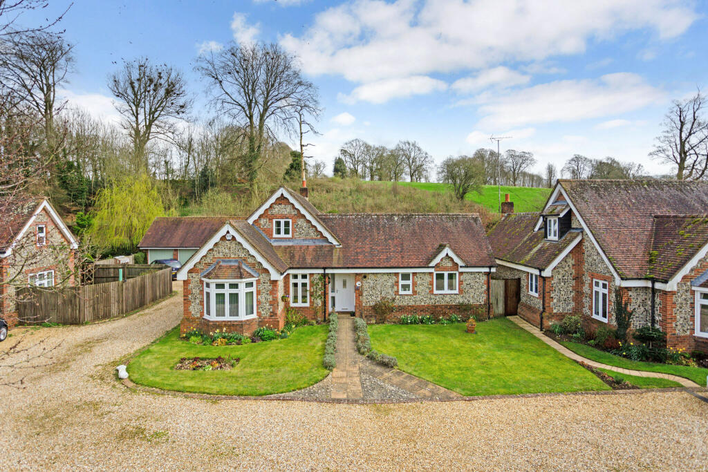 3 bedroom detached house for sale in Gosport Road, East Tisted, Alton, GU34