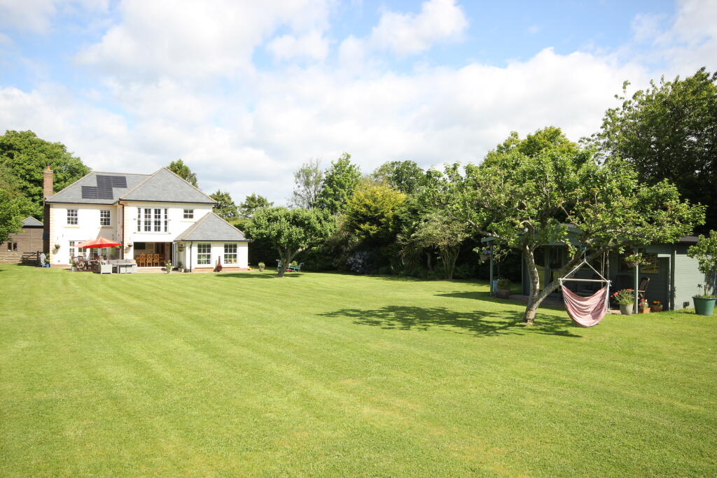 4 bedroom detached house for sale in Hattingley Road, Medstead, GU34