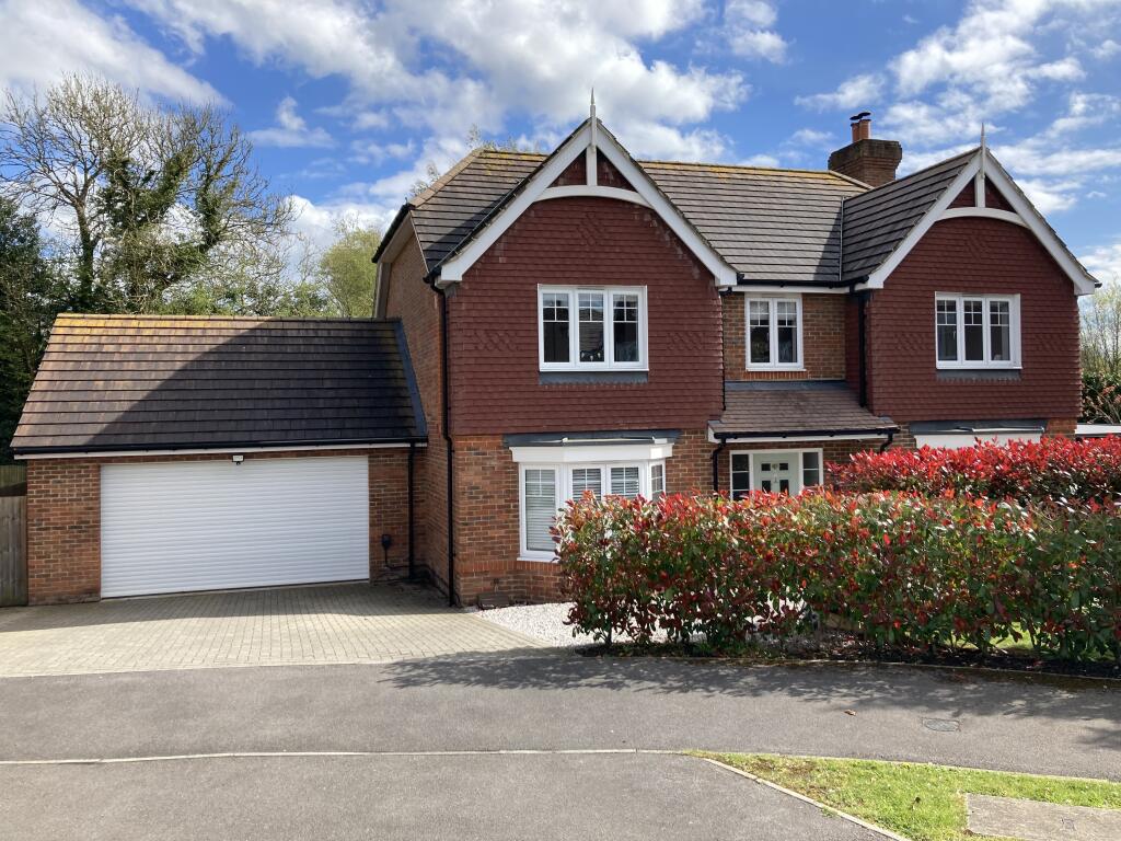 5 bedroom detached house for sale in Ivatt Way, Medstead, GU34