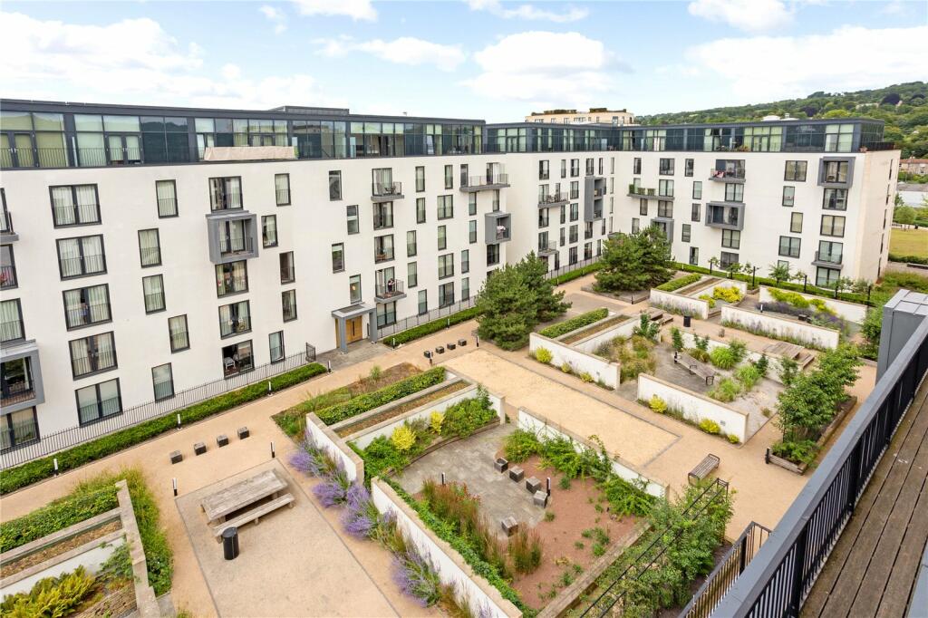 2 bedroom flat for sale in Percy Terrace, BATH, BA2