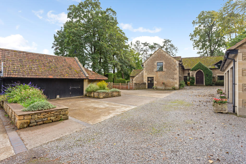 5 bedroom detached house for sale in Bradfordonavon, BA15