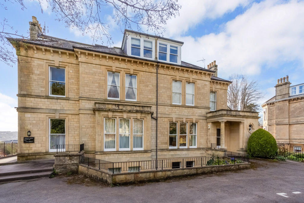 2 bedroom flat for sale in Audley Park Road, Bath, BA1