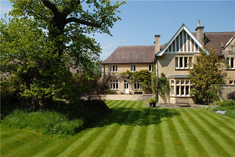 5 bedroom semidetached house for sale in Badminton Road, Acton