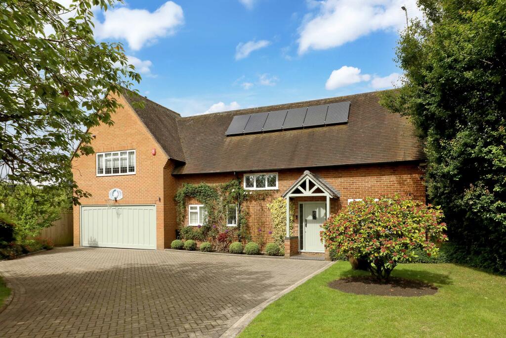 4 bedroom detached house for sale in Wattleton Road, Beaconsfield, HP9