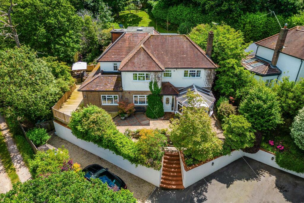5 bedroom detached house for sale in Holtspur Top Lane, Beaconsfield, HP9