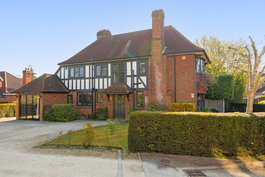 Main image of property: Kingswood Place, High Wycombe, HP13
