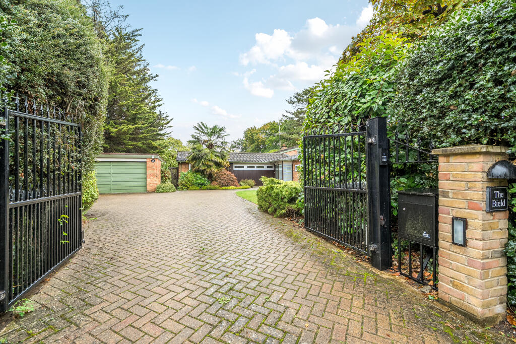 Main image of property: Parsonage Lane, Farnham Common, SL2