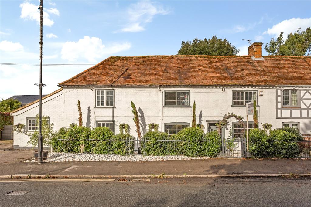 5 bedroom semidetached house for sale in The Green, Wooburn Green