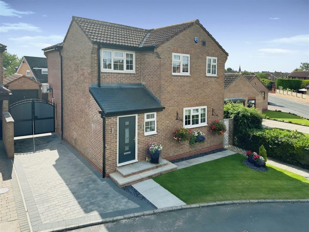 4 bedroom detached house for sale in The Grange, Garforth, Leeds, LS25