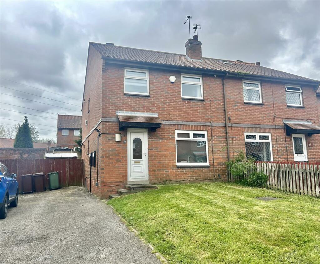 3 bedroom semidetached house for sale in Primrose Hill Drive