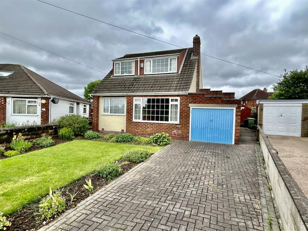 3 bedroom detached house for sale in Whitecliffe Crescent, Swillington