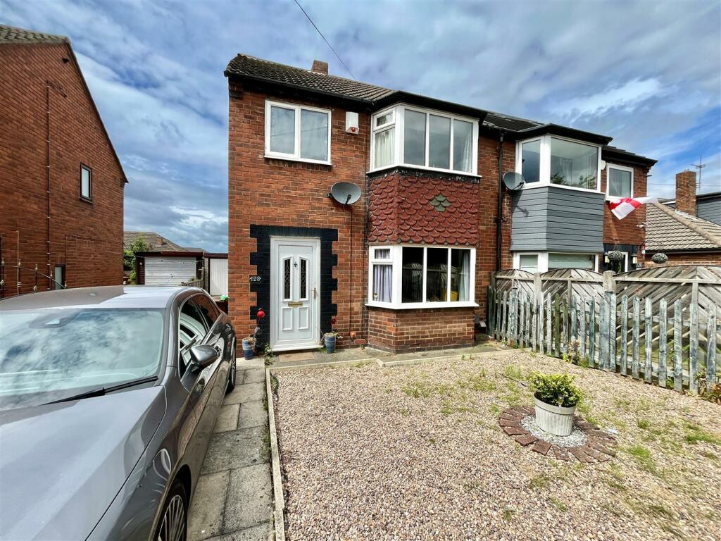 3 bedroom semidetached house for sale in Wakefield Road, Swillington