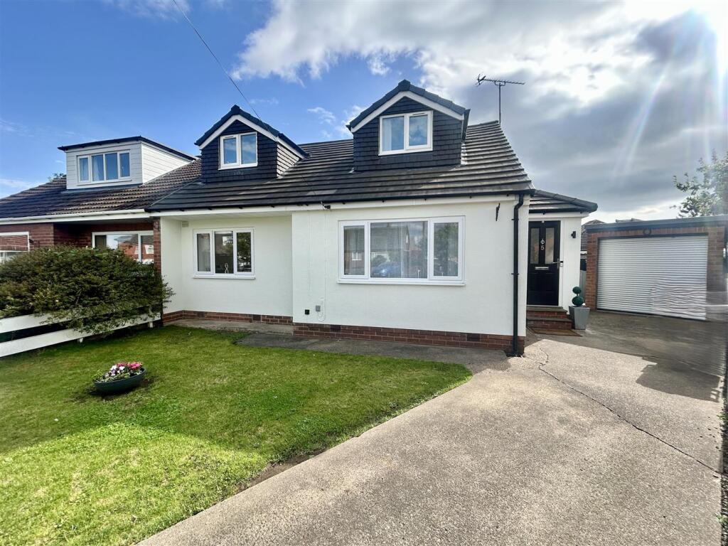 Main image of property: Lyndhurst View, Scholes, Leeds