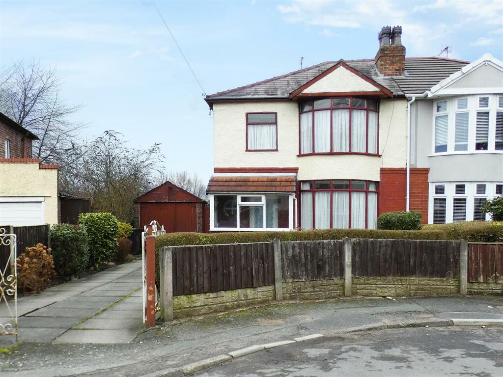 3 bedroom semidetached house for sale in The Avenue, Huyton, Liverpool