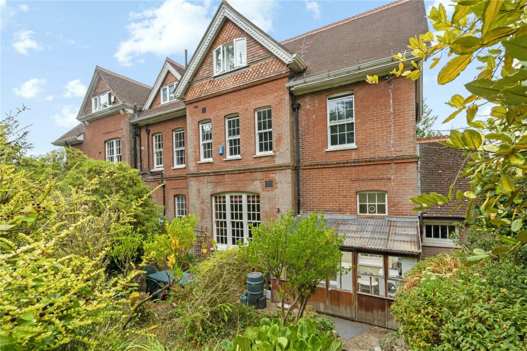 2 bedroom flat for sale in Harestone Hill, CATERHAM, CR3